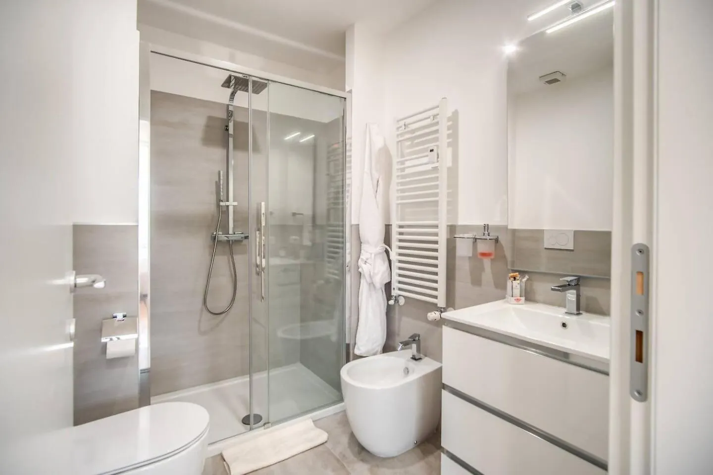 Naos Suite Close Popolo Square Rzym Apartament